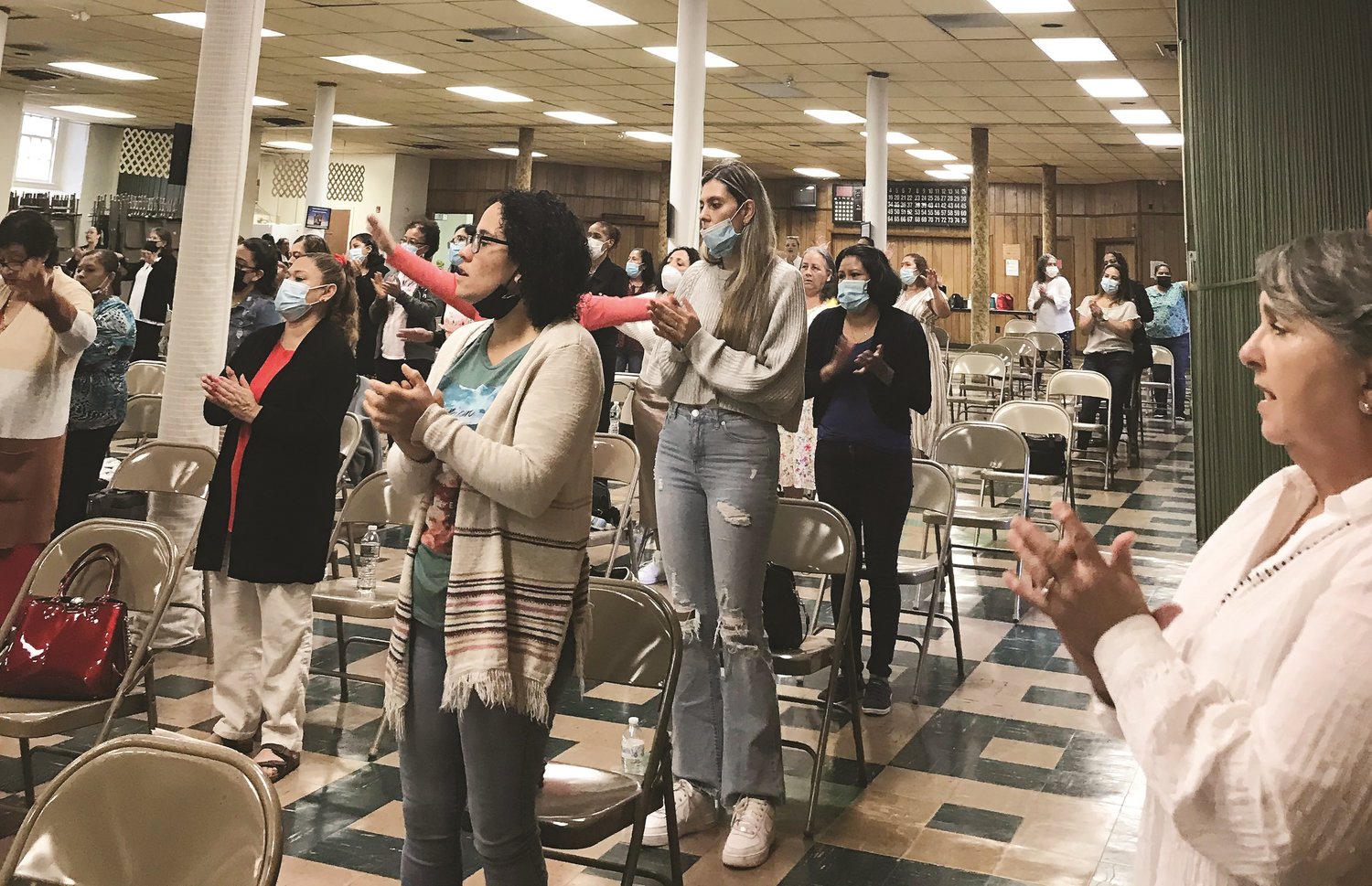 mujeres entregadas a dios:  El grupo de oración Mujeres Caminando con Jesús, efectuó el pasado 18 de septiembre la décima segunda Jornada de la Mujer. Fue un día con charlas, música y testimonios.
